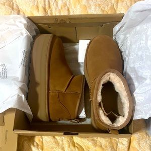 Ultra Mini Platform Uggs NWT